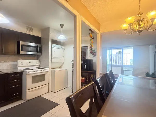 5 San Romano WAY #1009, Toronto W05, ON M3N 2Y4