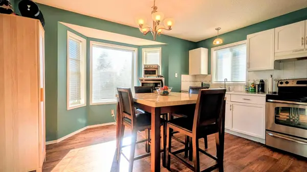 226 Erin CIR SE, Calgary, AB T2B 3K1