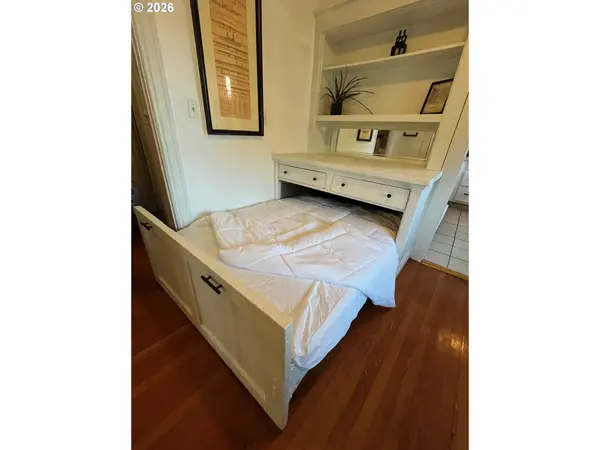 2109 NW IRVING ST #101, Portland, OR 97210