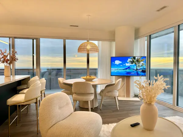 Toronto, ON M5E 0G1,55 cooper ST #5811