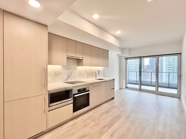 Toronto, ON M5V 0X3,1 Concord Cityplace WAY #902