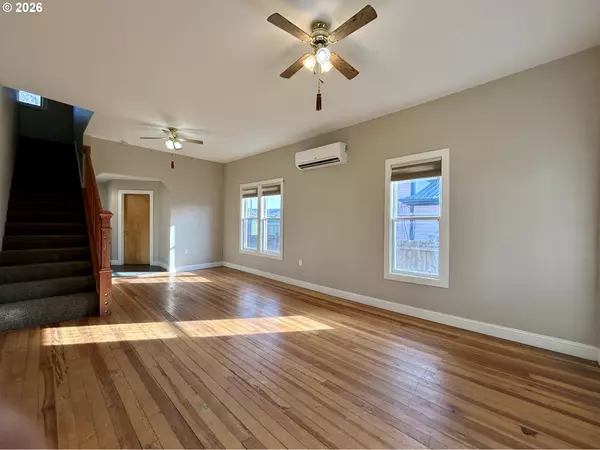 Dufur, OR 97021,260 NW HEISLER ST