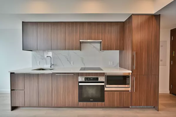 Toronto, ON M5V 0X3,1 Concord Cityplace WAY #4012