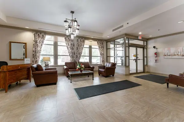 100 Burloak DR #2207, Burlington, ON L7L 6P6