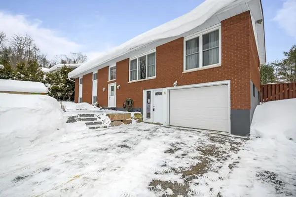 4 Johnston DR, South River, ON P0A 1X0