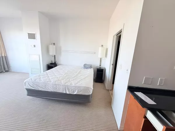 Toronto C01, ON M5X 1C8,1 King ST W #4106