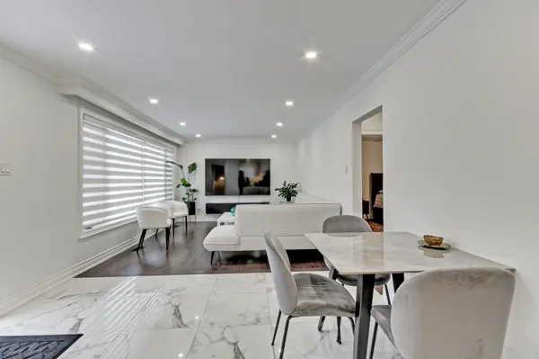 13 Patrick DR, Aurora, ON L4G 2A6