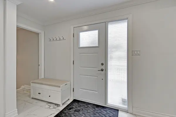 13 Patrick DR, Aurora, ON L4G 2A6