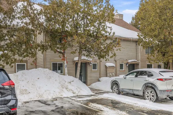 Collingwood, ON L9Y 5B4,124 ESCARPMENT CRES