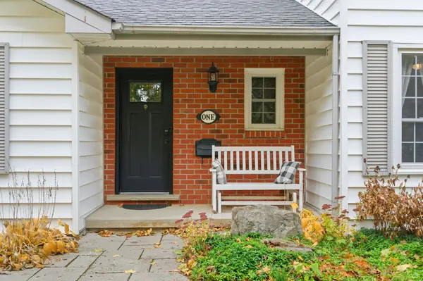 Hamilton, ON L0R 1H1,1 Meander Close