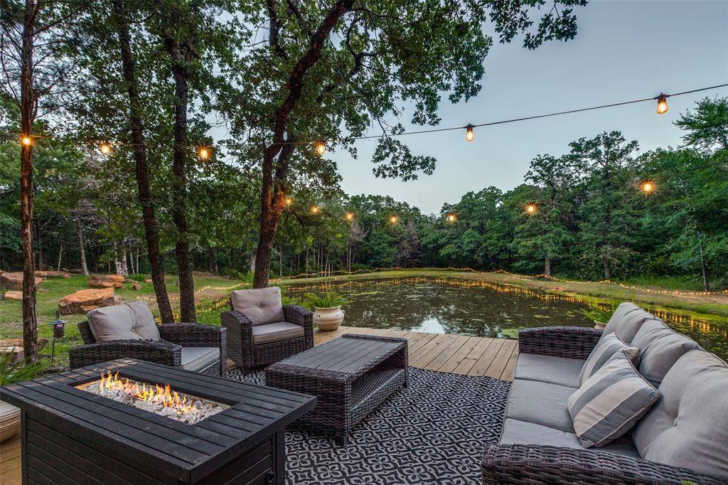 1619 Bloomfield Road, Valley View, TX 76272