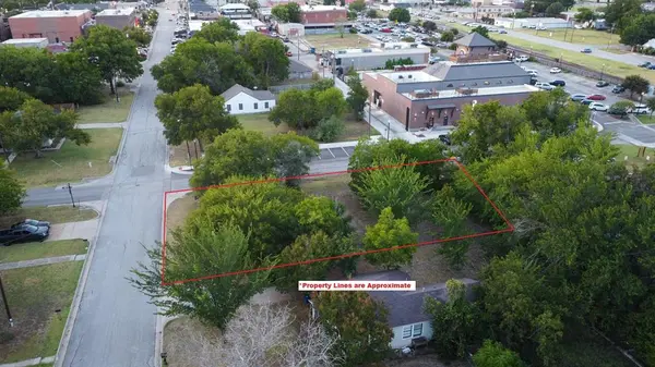 225 S Wilson Street, Burleson, TX 76028