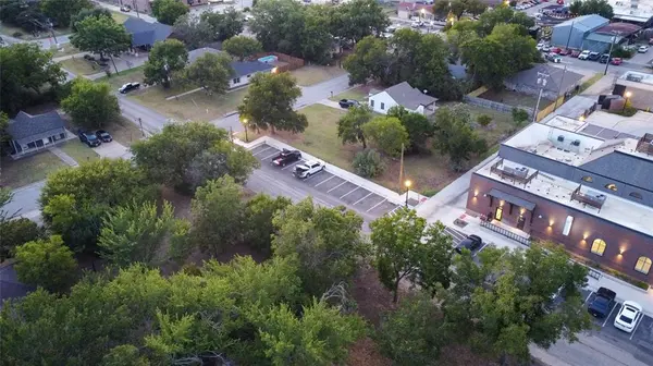 225 S Wilson Street, Burleson, TX 76028