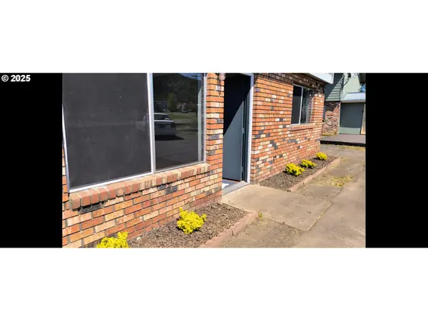 Roseburg, OR 97471,587 W BERDINE ST