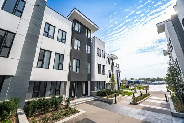 18 Mariners Pier WAY, Orillia, ON L3V 8P4