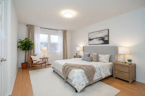 796 Buckingham CT, Mississauga, ON L5C 4M3