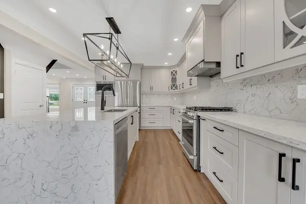 125 Valera DR, Hamilton, ON L8E 4S9