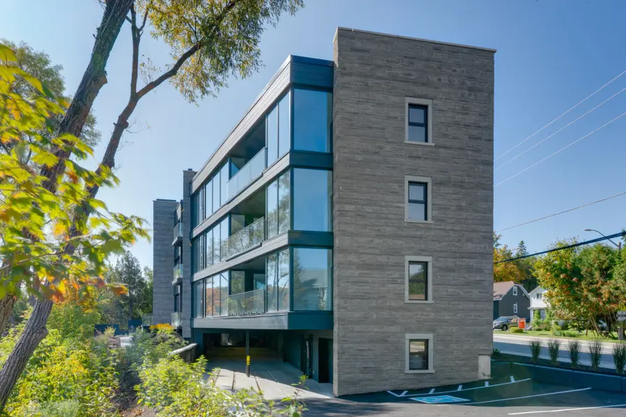 32 Brunel RD #203, Huntsville, ON P1H 1P5