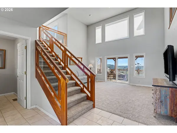 2415 SW OAKWOOD DR, Dallas, OR 97338