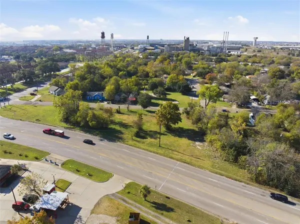 105, 107, 109, 111 Victory Drive, Waco, TX 76711