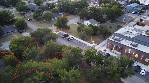 229 S Wilson Street, Burleson, TX 76028