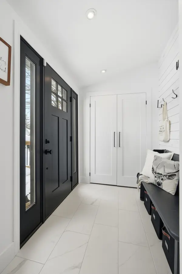 Innisfil, ON L0L 1W0,920 Barry AVE