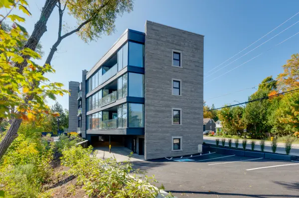 32 Brunel RD #102, Huntsville, ON P1H 1P5