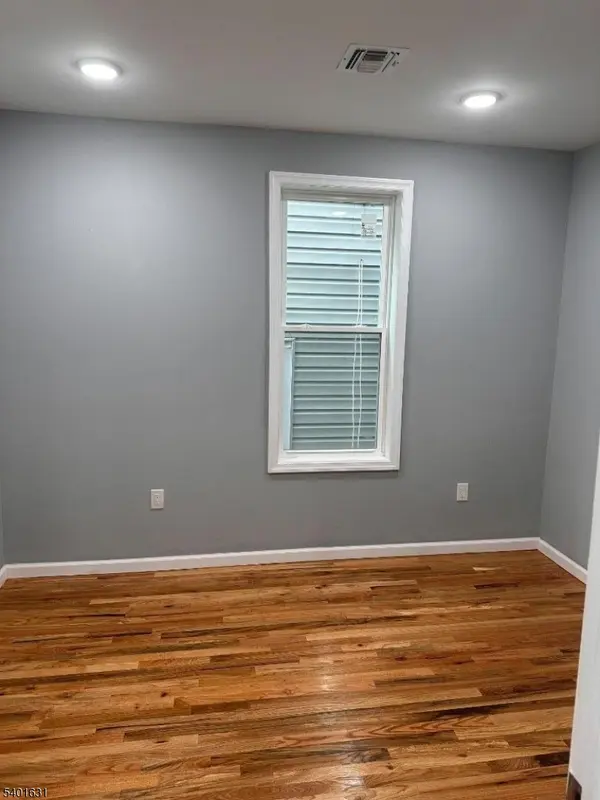 22 Knickerbocker Ave, Paterson City, NJ 07503