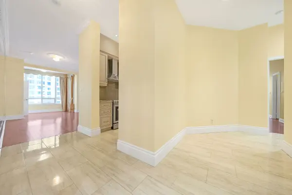 Toronto C15, ON M2K 3B8,2 Rean DR #UPH4