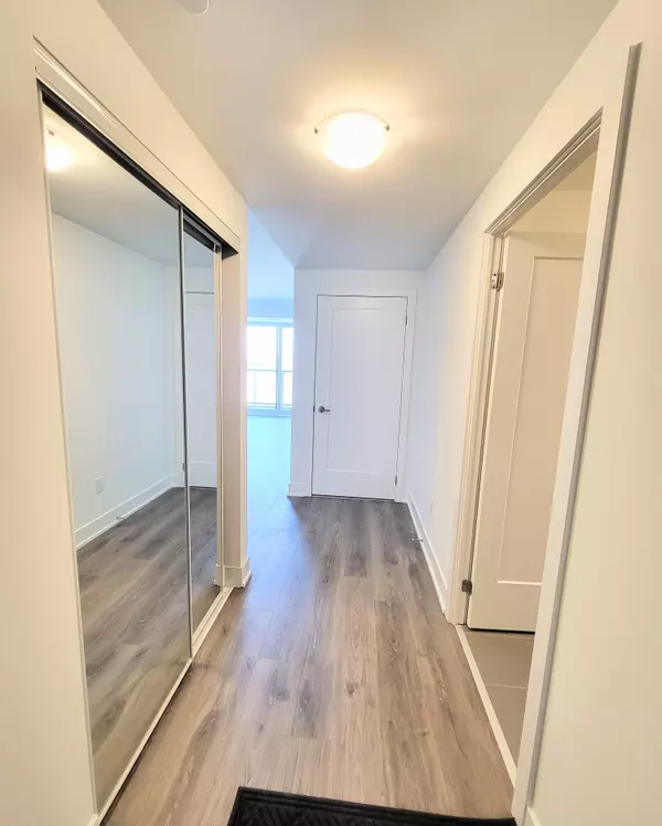 Oshawa, ON L1H 7K4,2545 Simcoe ST N #2204