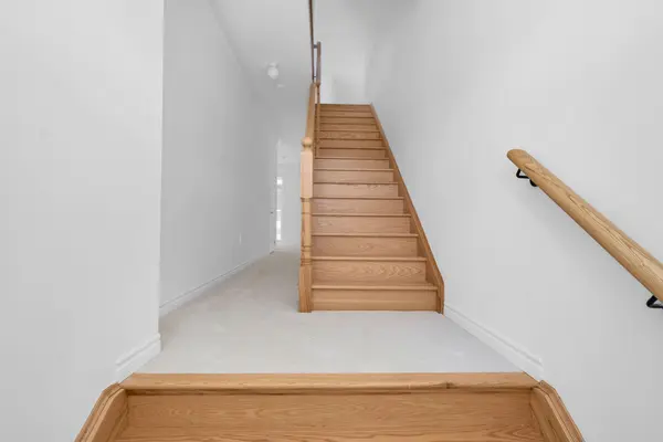 8 Radisson ST, Vaughan, ON L4H 5J3