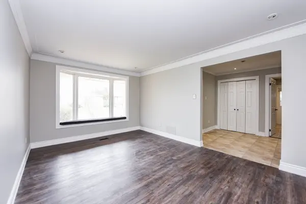 4205A Longmoor DR, Burlington, ON L7L 5C7