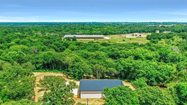 400 Wild Wood Lane, Whitesboro, TX 76273