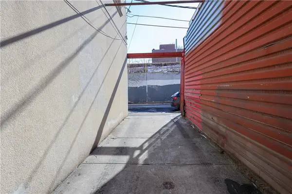 10211 44th AVE, Corona, NY 11368