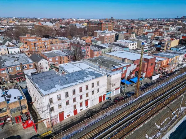 10211 44th AVE, Corona, NY 11368