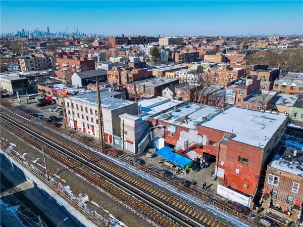 10211 44th AVE, Corona, NY 11368