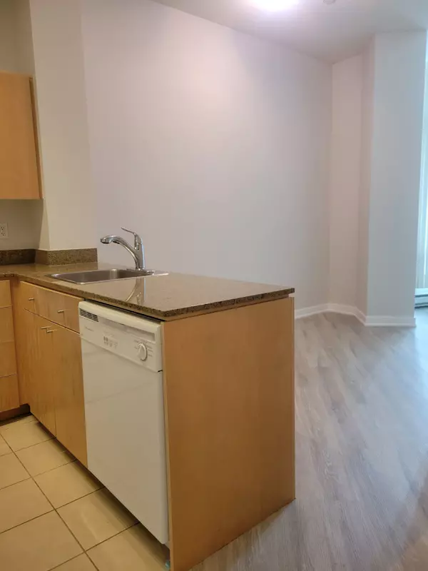 Toronto C01, ON M5V 3R5,361 Front ST W #106