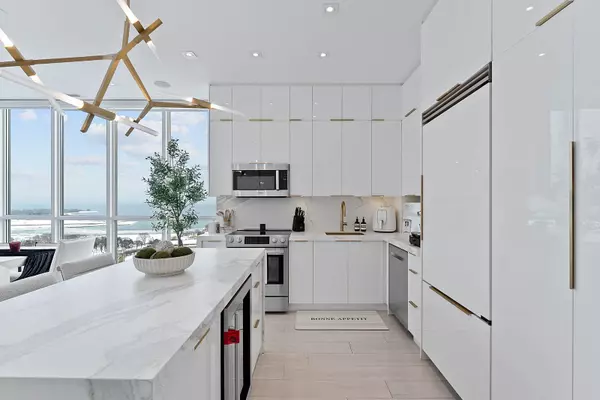 Toronto C01, ON M6K 3P8,51 East Liberty ST #PH8