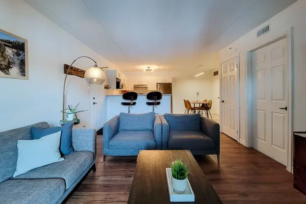 4003 Kilmer DR #204, Burlington, ON L7M 4M1