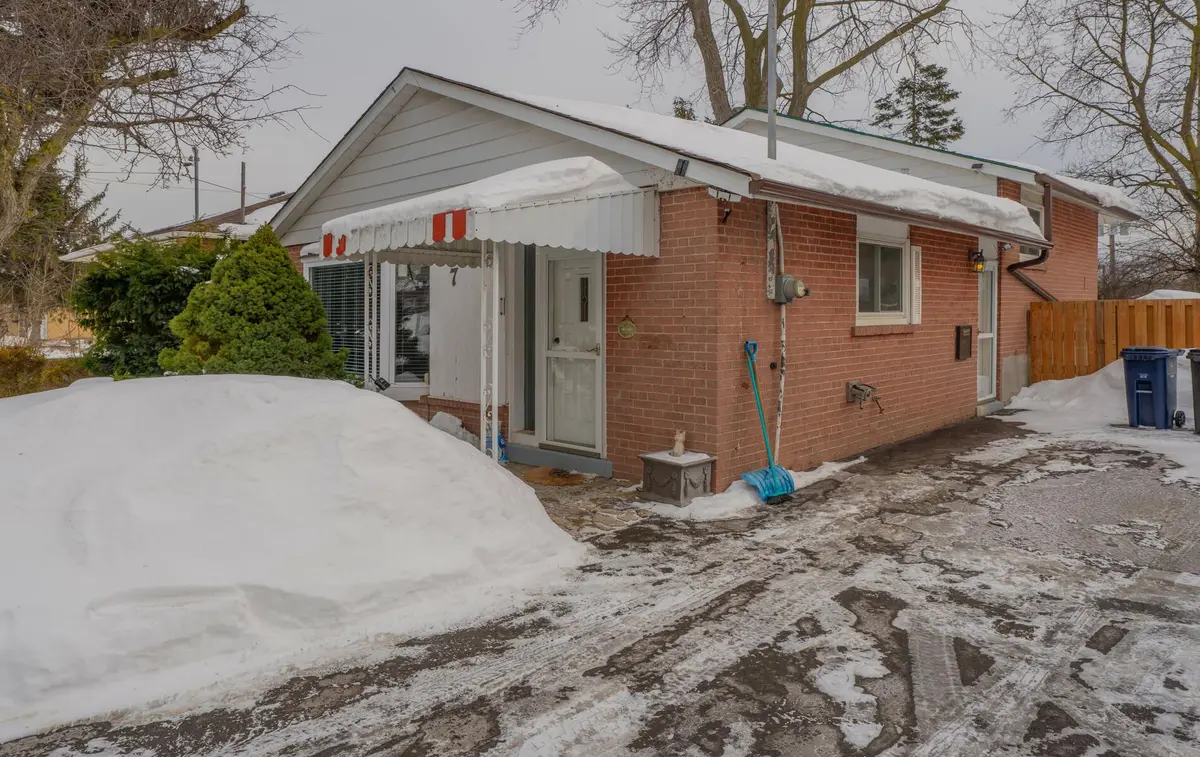 Toronto E09, ON M1G 2N5,7 Mountland DR