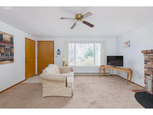 906/916 NE DOUGLAS ST, Newport, OR 97365