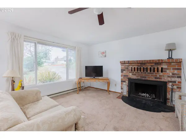 906/916 NE DOUGLAS ST, Newport, OR 97365