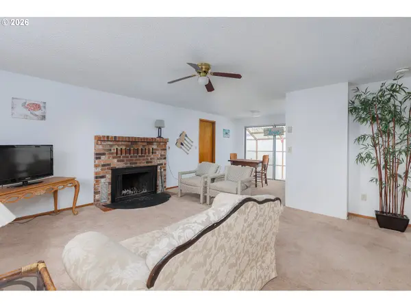 906/916 NE DOUGLAS ST, Newport, OR 97365