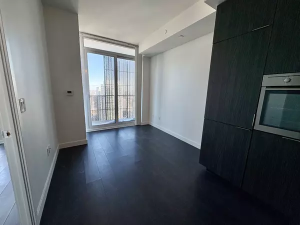 Toronto C10, ON M4P 1A6,8 Eglinton AVE E #3109