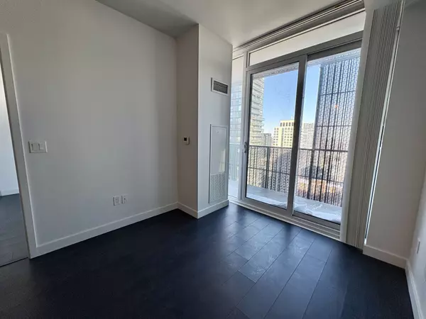 Toronto C10, ON M4P 1A6,8 Eglinton AVE E #3109