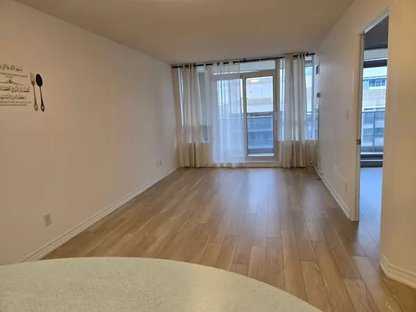 Toronto C15, ON M2K 3B8,2 Rean DR #903