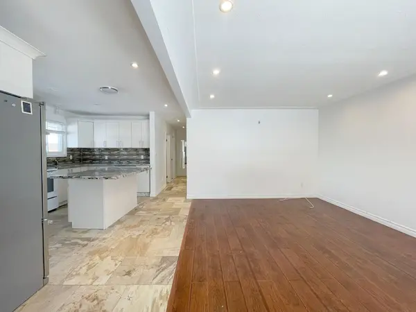 Hamilton, ON L9A 3C7,99 WARREN AVE #Upper