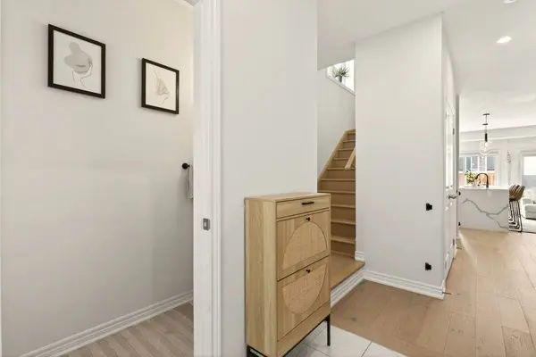 Hamilton, ON L9A 2P5,74 Bobolink RD