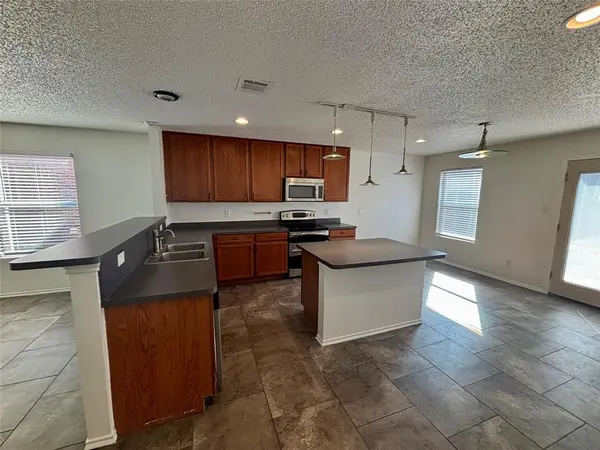 653 Condor Trail, Saginaw, TX 76131