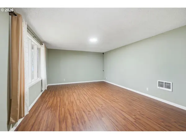 2555 15TH ST, Springfield, OR 97477